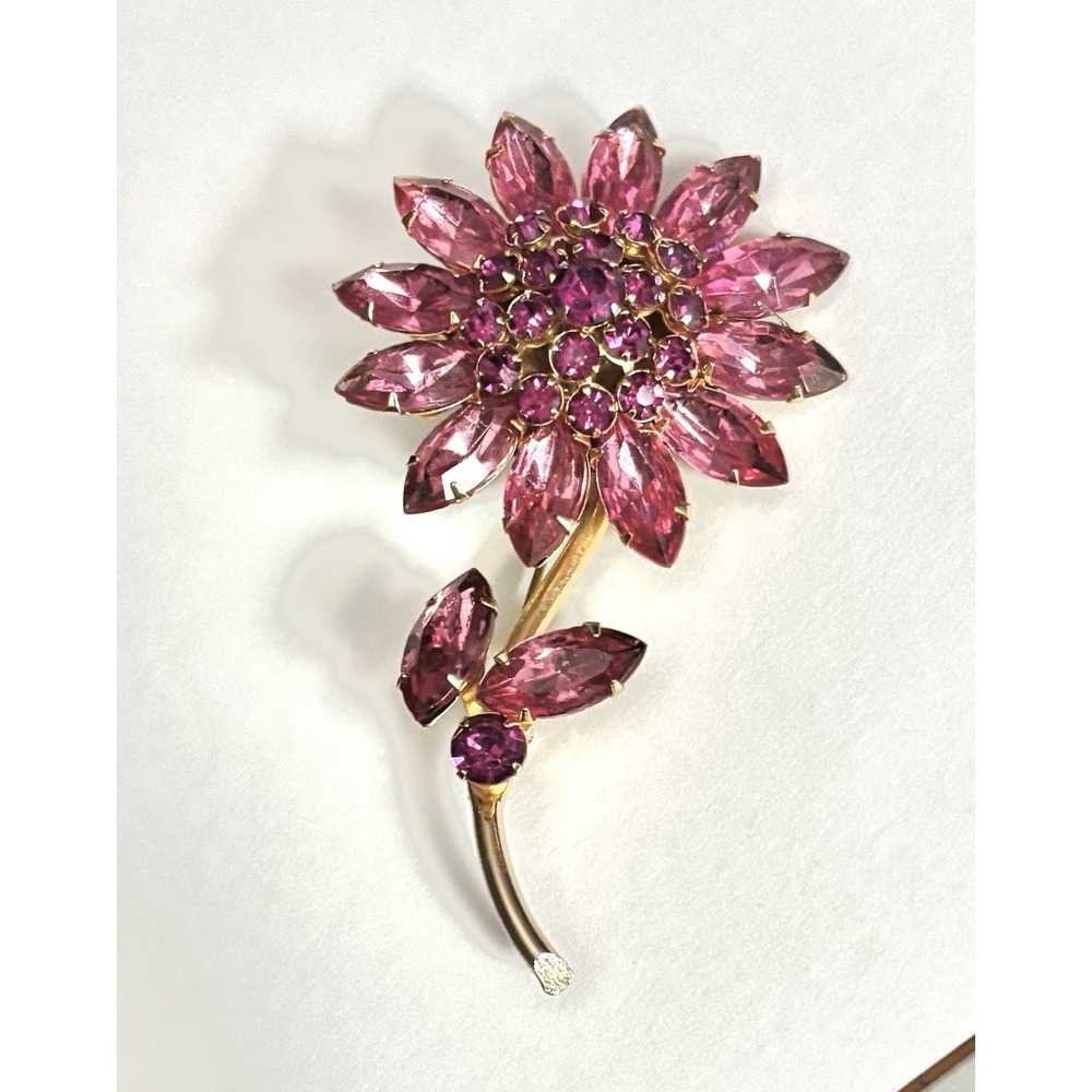 Beautiful‎ vintage pink rhinestone flower brooch,